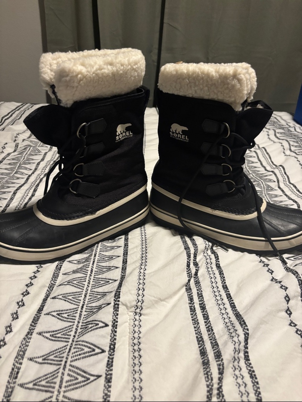 Sorel Black Boots with Cream Sherpa Collar